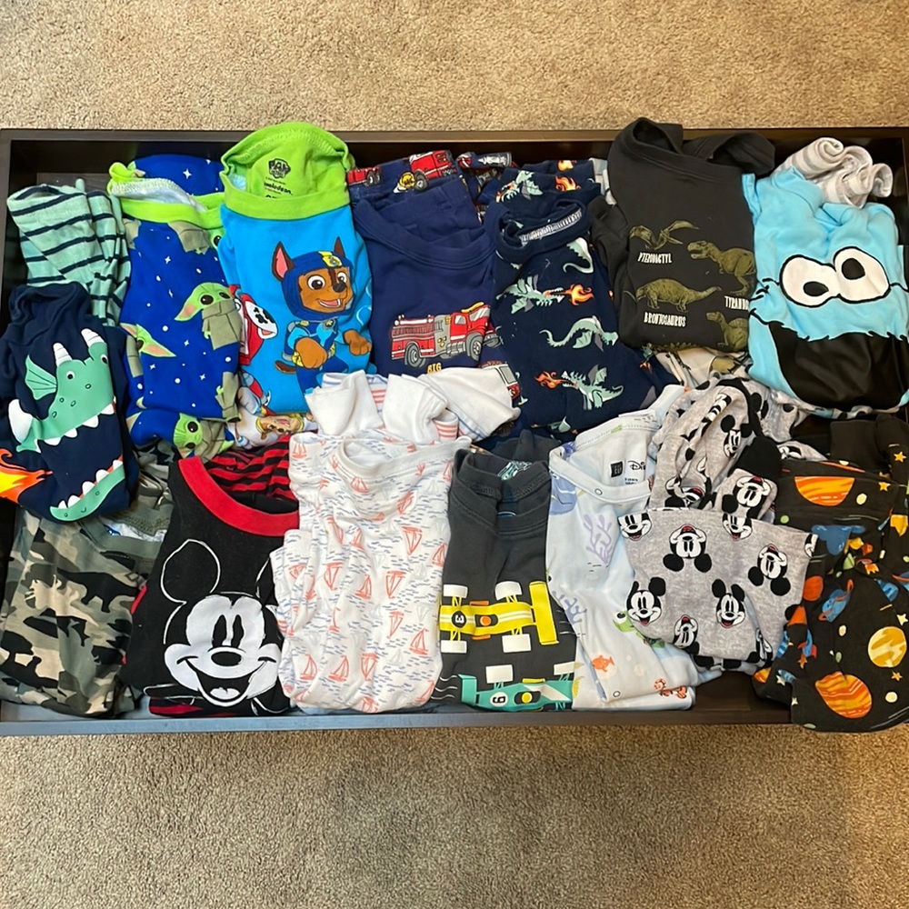 14 pairs of pajamas - 3T 😴